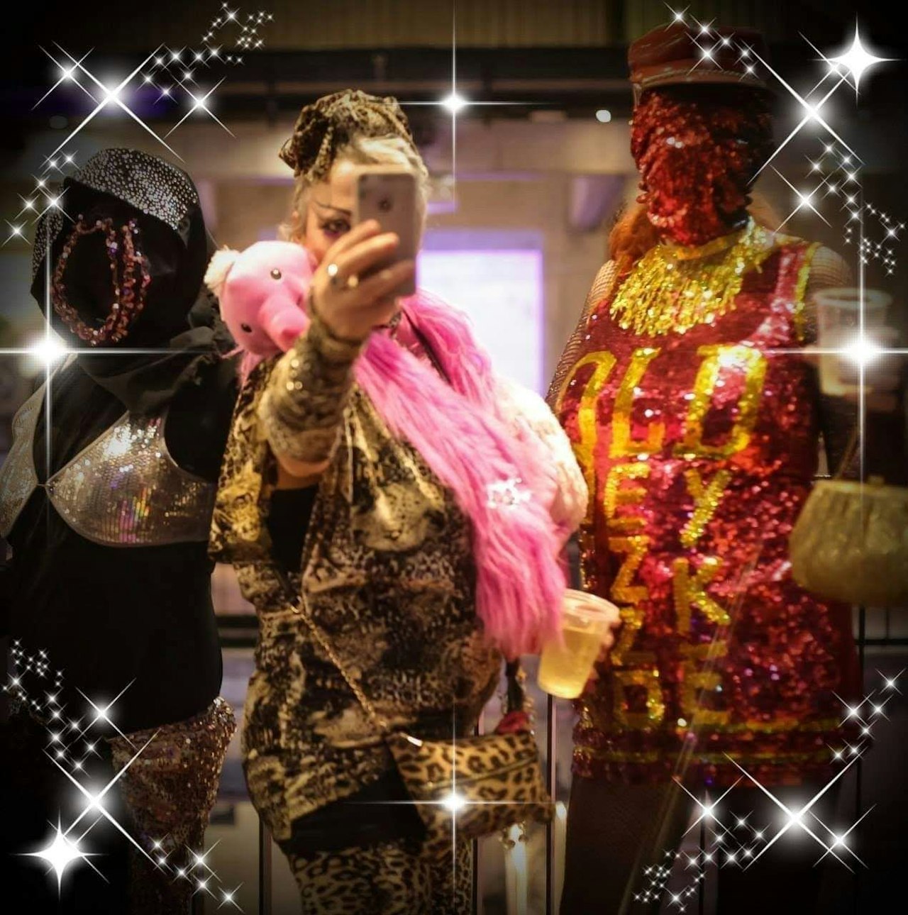Anti-selfie QUEER FEMME Jessica Astrid & GGG