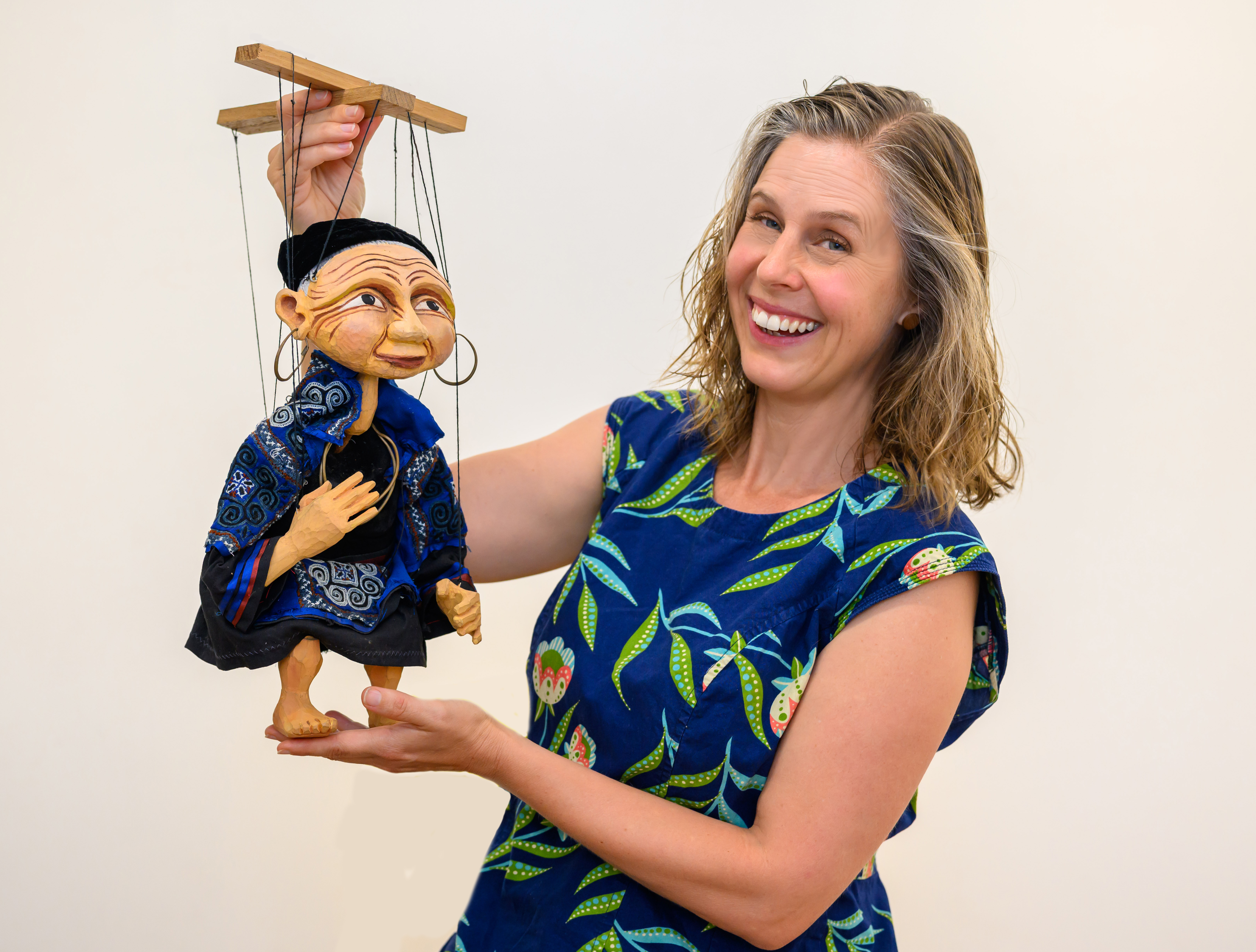 Jenny Ellis Puppeteer Headshot 2026 closer